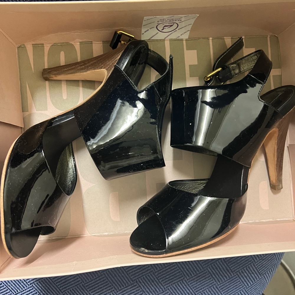 BCBG ladies patent leather shoes, size 6